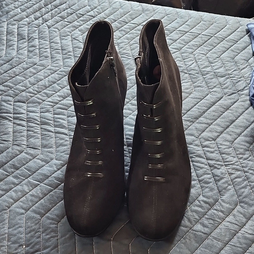Women's size 10 Aerosole booties
